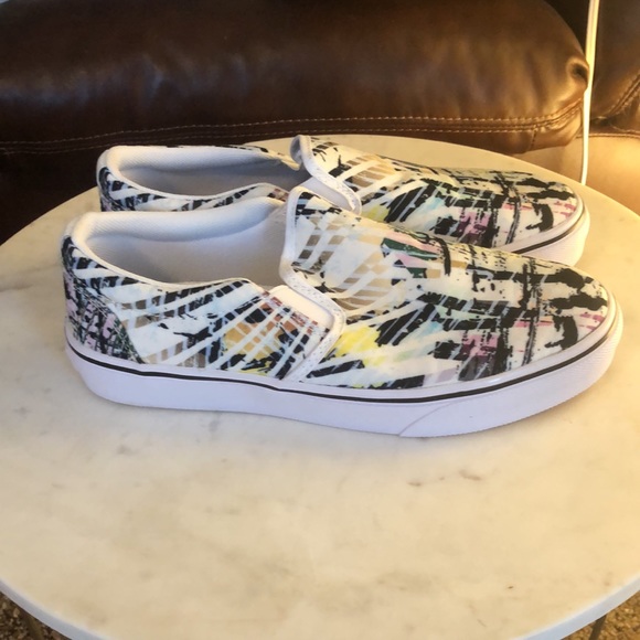 BRAND NEW, NEVER WORN! We Vibe Slip ons in Graphic Graffiti - Picture 3 of 12